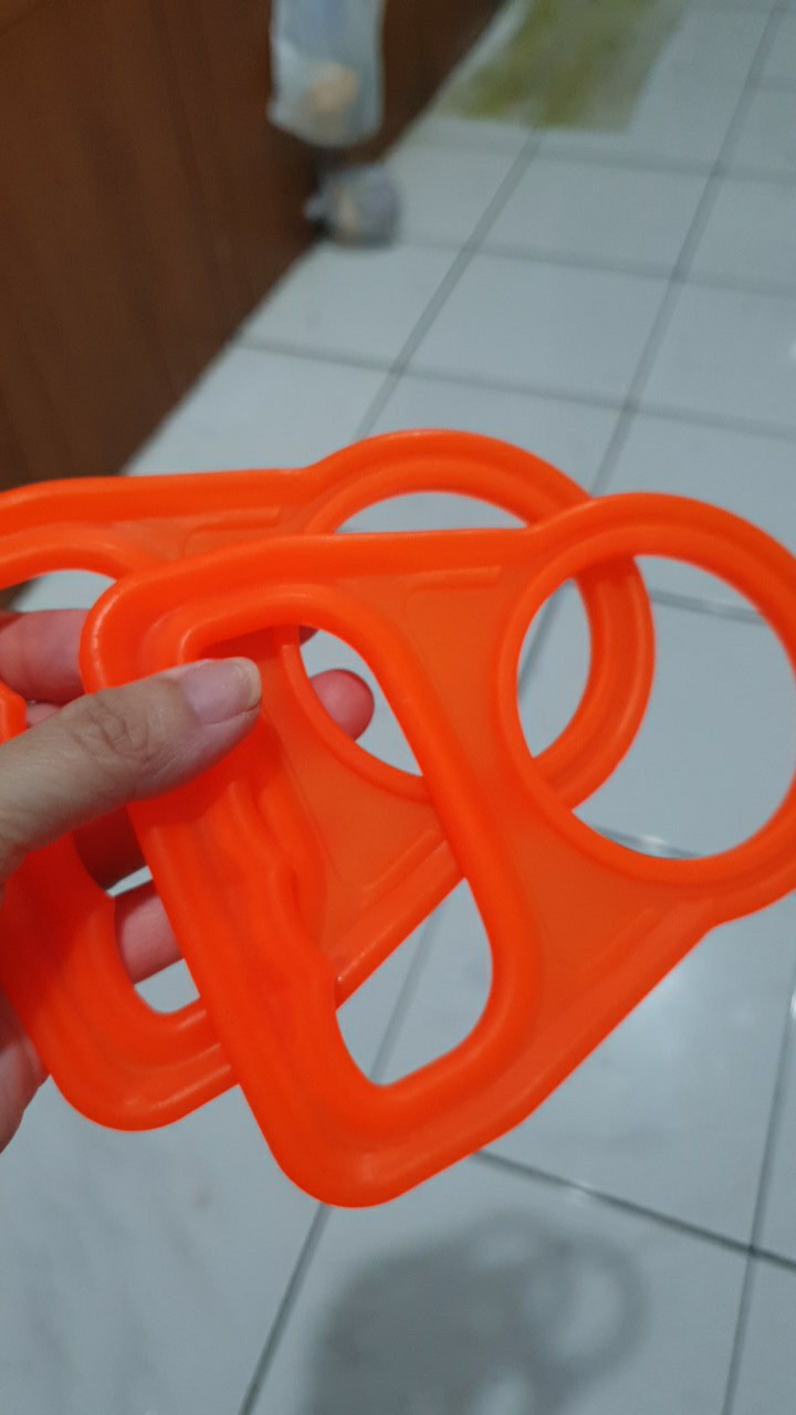 Alat Bantu Angkat Galon Air Minum Agar Lebih Mudah Diangkat Merk Bozi