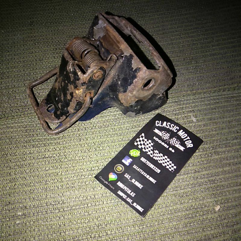 Kunci jok , pengait jok Yamaha v75 ori