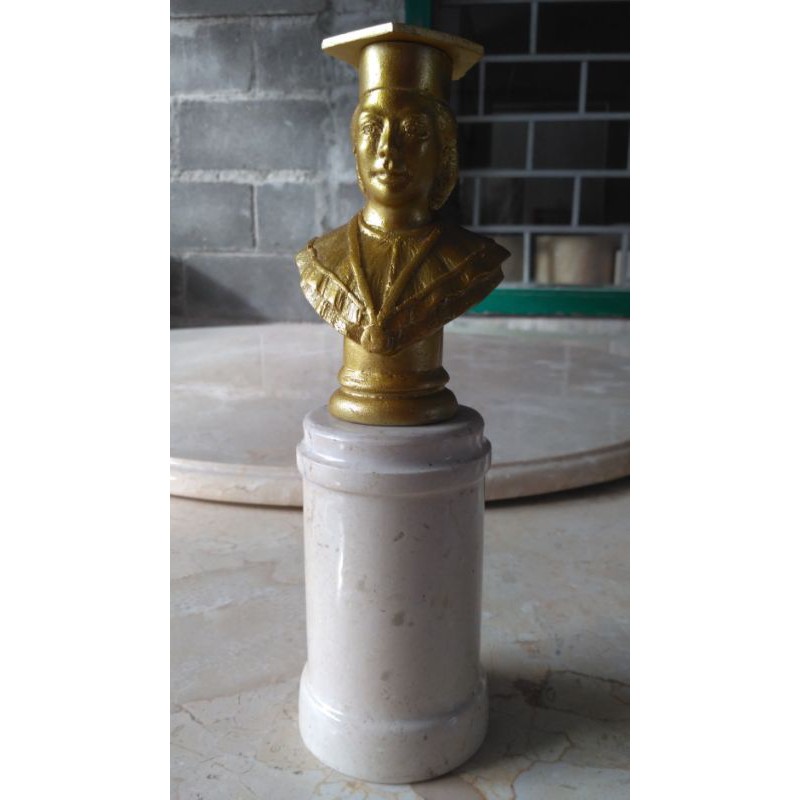 Patung Marmer Souvenir Wisuda