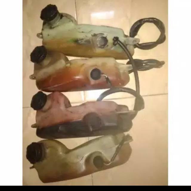 Botol oli samping tempat oli samping