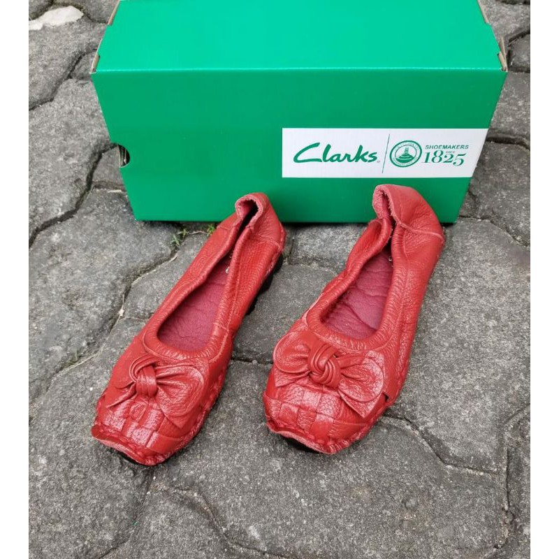 sepatu clarks