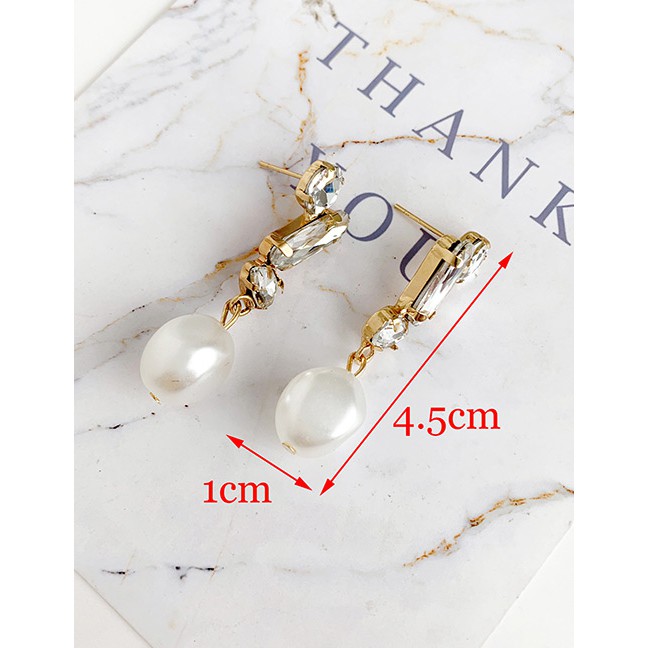 LRC Anting Fashion White Alloy Diamond Pearl Stud Earrings F72361