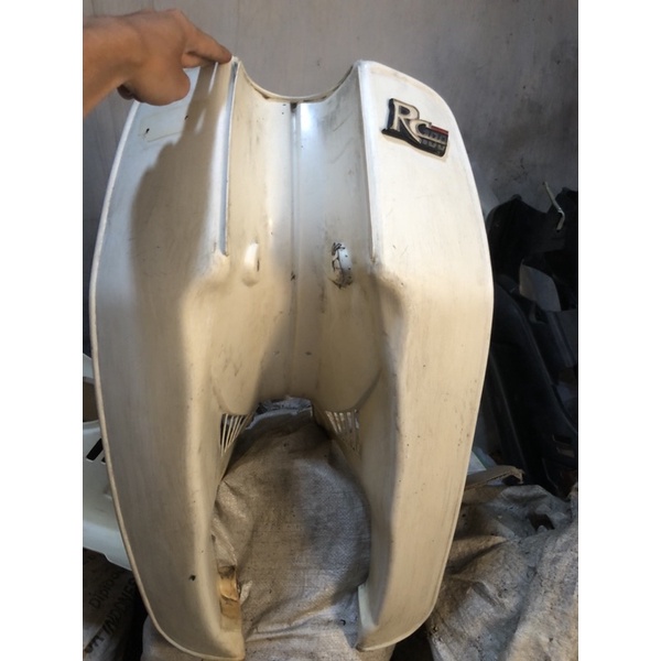 Sayap tebeng Suzuki Rc100 original putih
