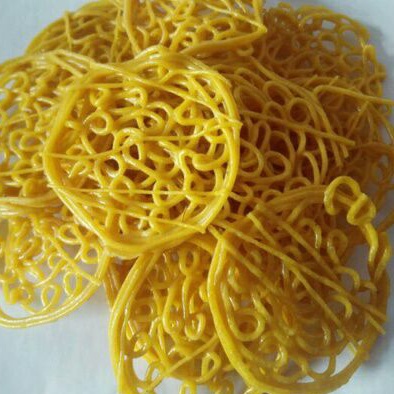 

kerupuk mie mentah