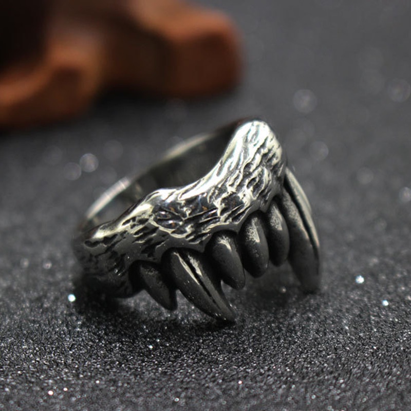 Cincin Desain Vampire Fangs Demon Punk Beast Bahan Stainless Steel Gaya Gothic Untuk Hadiah