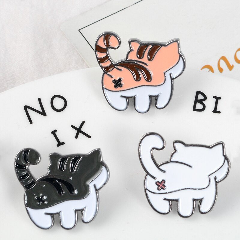 Bros pin Enamel Bentuk Kartun Kucing Warna Hitam Putih Orange Untuk Pakaian