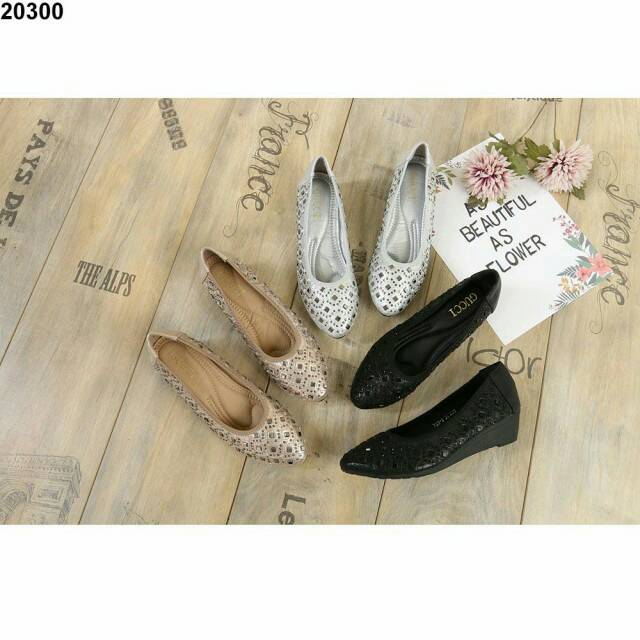 Sepatu Gucci Gilbert Wedges 20300