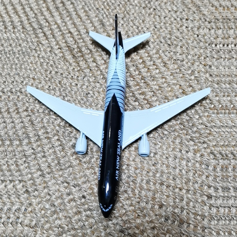 Miniatur Diecast Pesawat Airbus A320 / A380 Boeing 737 / 747 Bahan Metal