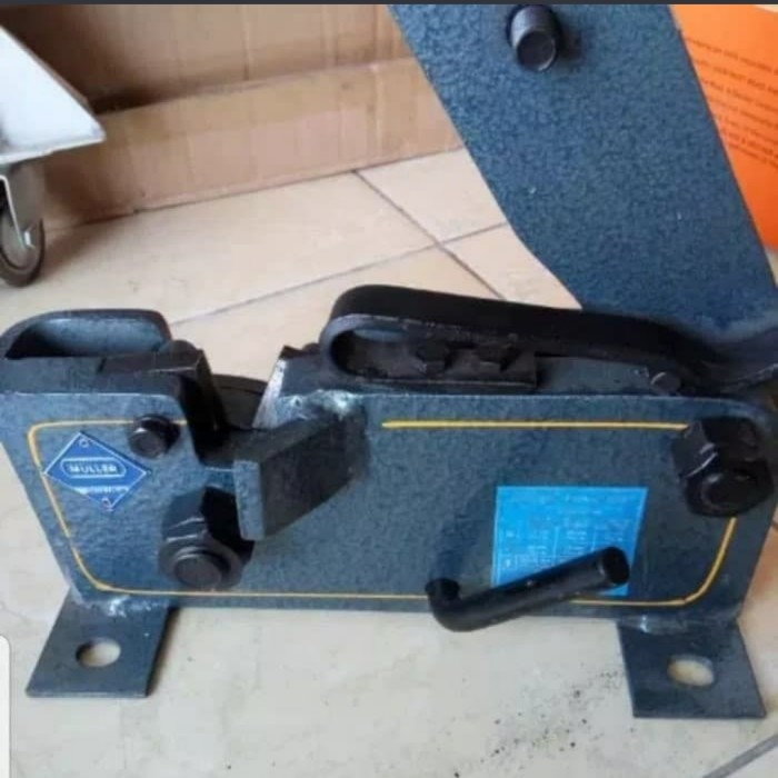 

Manual Muller Bar Cutter 28Mm/Gunting Alat Potong BesiBeton Ulir