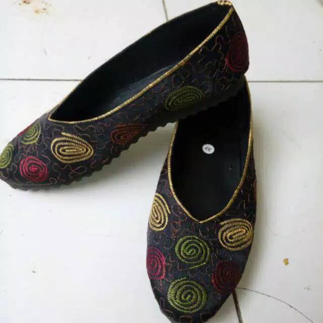 Sepatu bordir alus bali