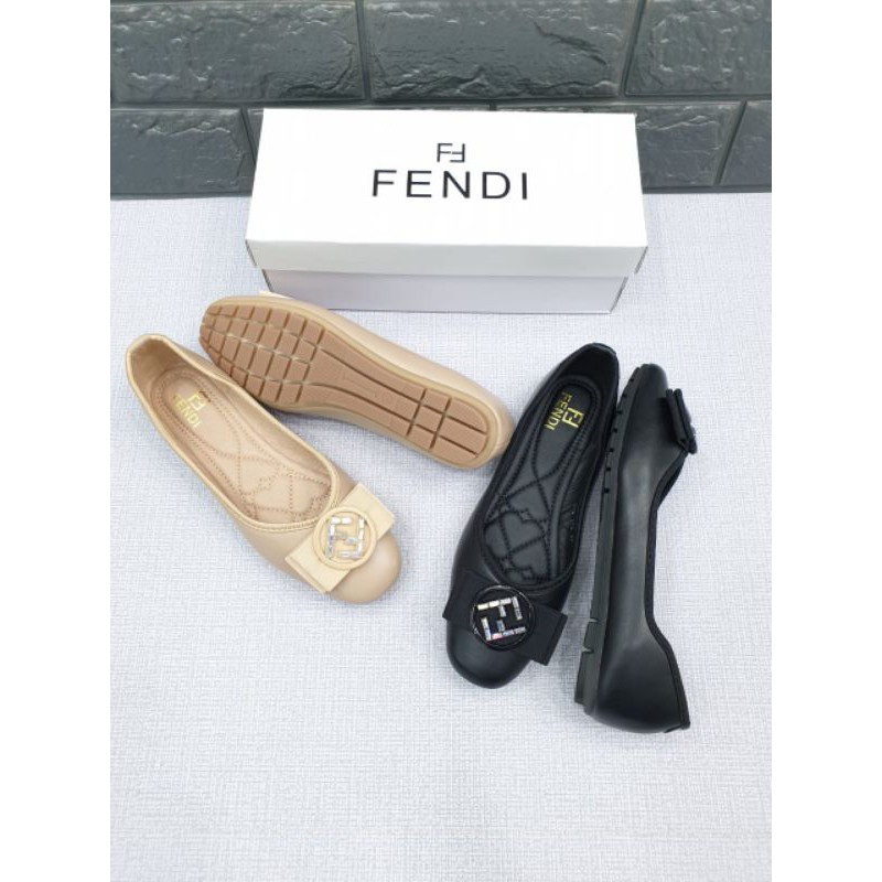 Flat shoes FENDi