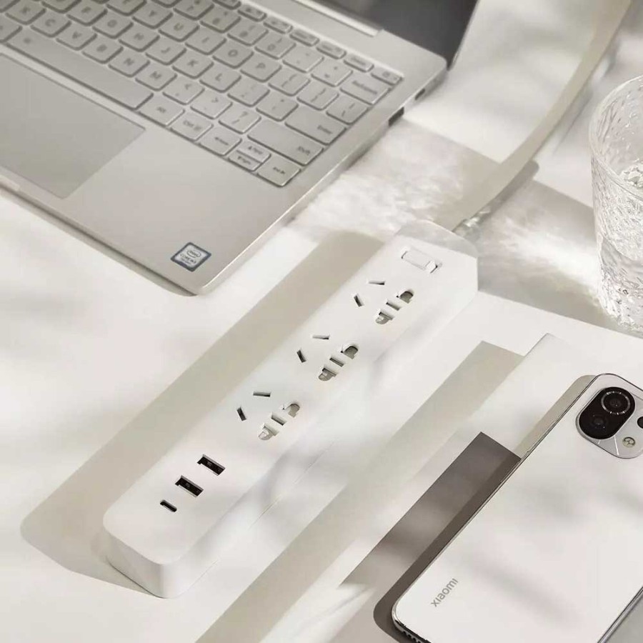 Smart Power Strip 3 Plug dengan 2 USB A Port dan 1 USB C - XMCXB05QM - White