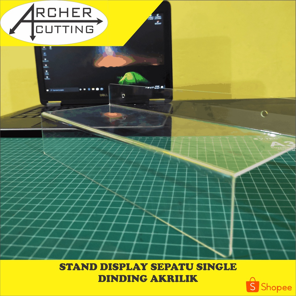 DISPLAY STAND SEPATU DINDING SINGLE AKRILIK