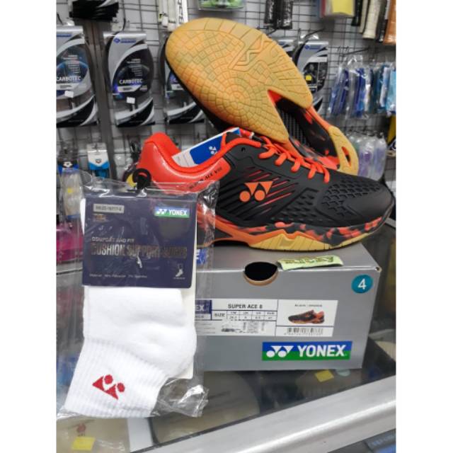 SEPATU BADMINTON YONEX SUPER ACE 8 - BLACK/ORANGE - BONUS KAOS KAKI YONEX SSLEC-10777-S  - ORIGINAL