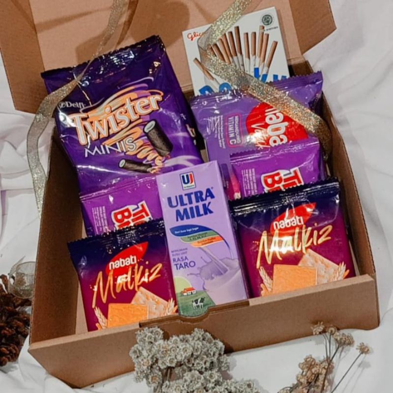 

SNACK BOX HAMPERS LILAC EDITION READY STOCK / HAMPERS BOX /GIFT BOX HAMPERS