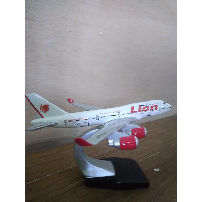 Miniatur Pesawat Boeing 747 400 19 cm Lion Air Terbaik