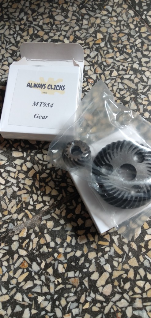 Gear Gigi Nanas Gerinda Maktec Mt954