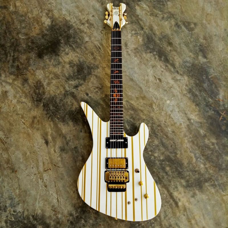 Schecter Synyster Gates Custom White Stripe Gold Pickup Sustainiac