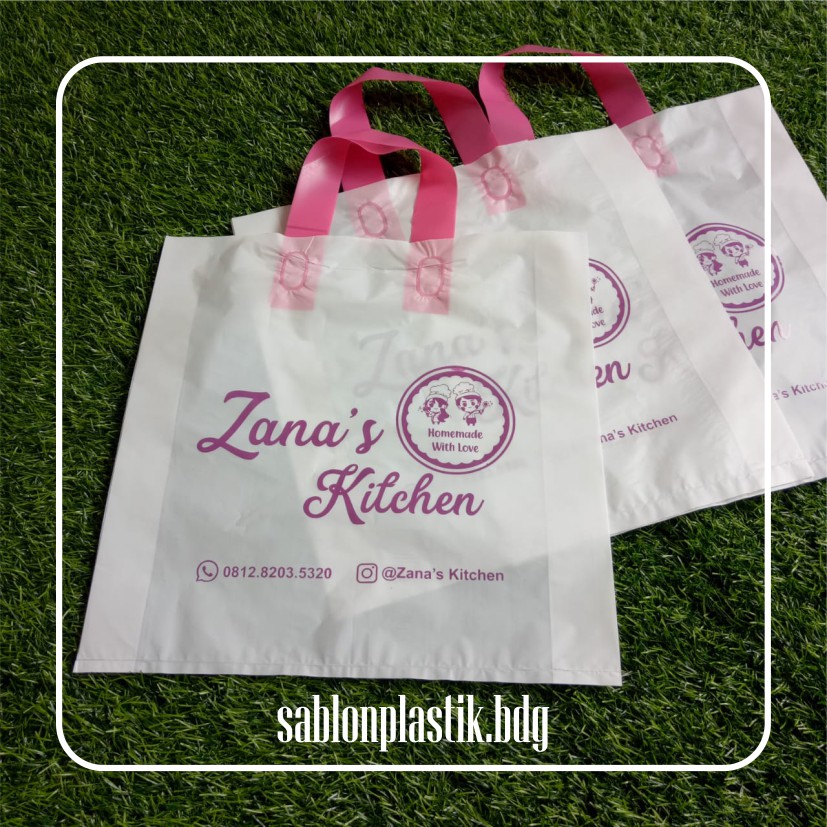 

Sablon Plastik MURAH Soft Handle Bags 20,25,30 FREE DESIGN - SEJATI PRINTING