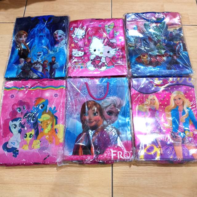 

Tas Goodie Bag Impor UK 30x23x8 Bahan Plastik @12pcs