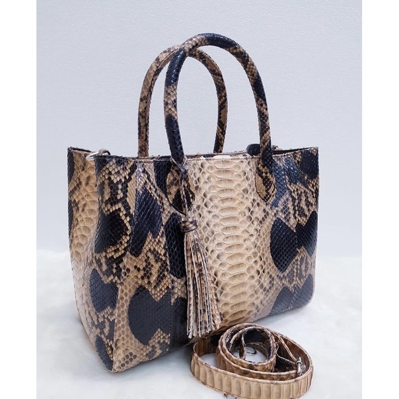 Webe kulit ular python asli
