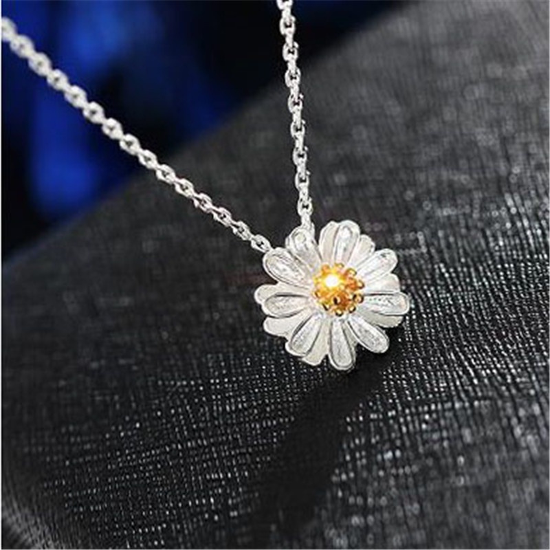 [Ready Stock]Fashion Personality Little Daisy Necklace Cute Pendant