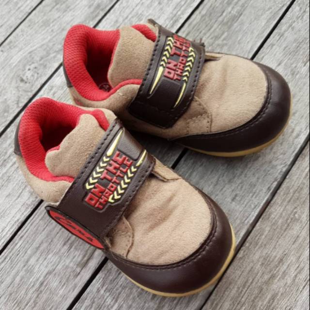 Sepatu anak Disney Cars