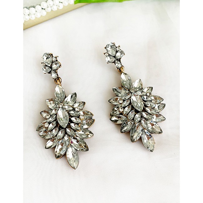 LRC Anting Tusuk Fashion White Alloy Stud Earrings In Diamond Shape D67388