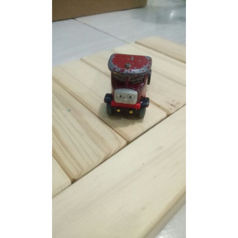 THOMAS AND FRIENDS ELIZABETH MAGNET PRELOVED