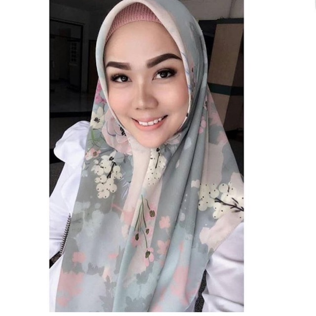 Radwah scarf preloved