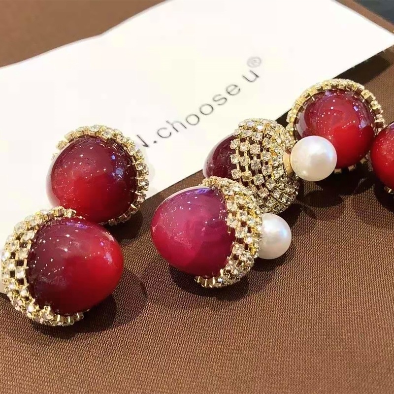 Anting Tusuk Motif Buah Ceri Merah Ala Korea Bahan Titanium Hias Berlian Imitasi Untuk Wanita