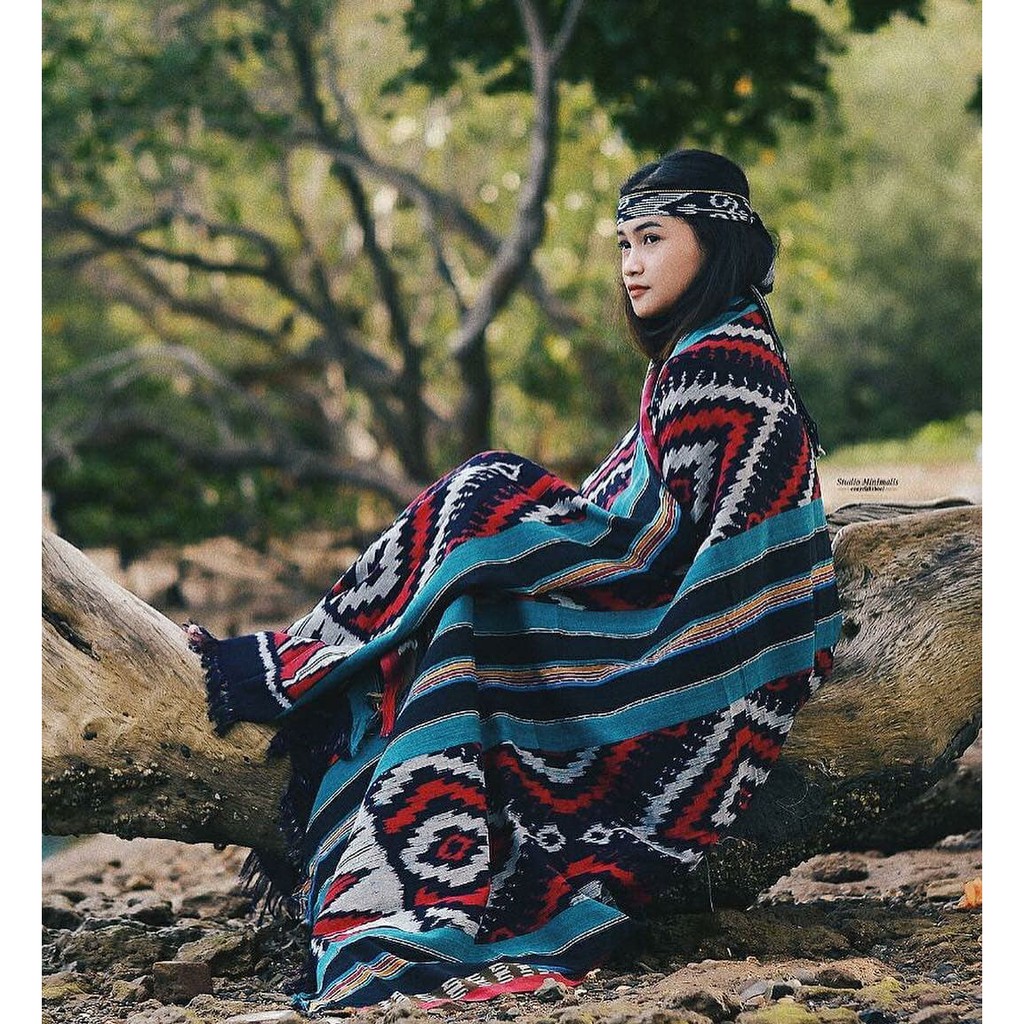 Free Gelang SientongTenun Kain Tenun Traditional Blanket Free Gelang SientongTenun Kain Tenun Traditional Blanket