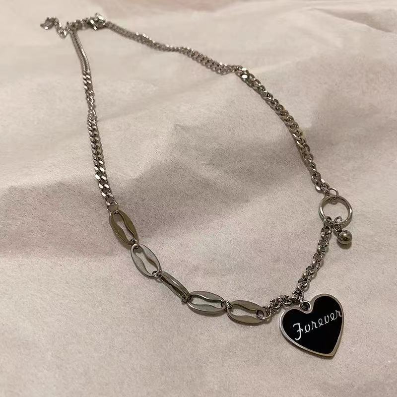 Kalung Rantai Klavikula Liontin Tulisan Love Bahan Titanium Steel Warna Hitam Gaya Hip Hop Korea Untuk Wanita