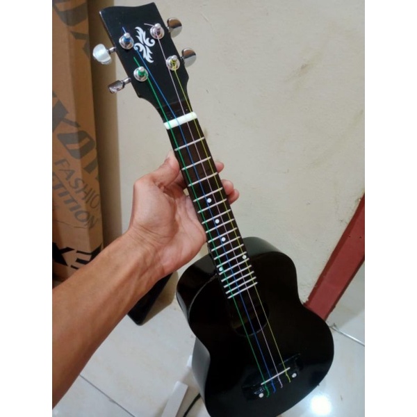 Ukulele murah senar3 dan senar 4/ukulele senar 4 dan senar3/kentrung murah Bonus pick