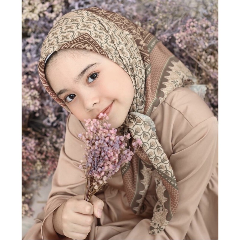 julang scarf kids in wakatobi