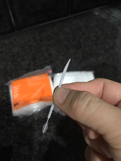 Tusuk Gigi Plastik Suapi Isi 600 Pcs/biji