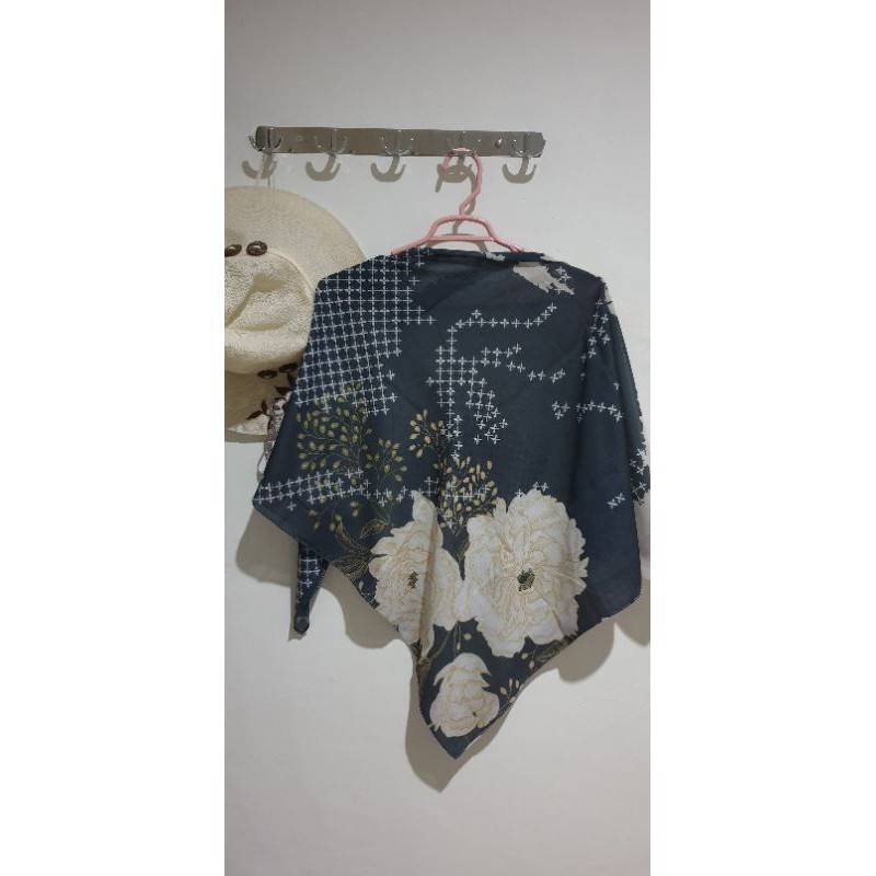 Jual Preloved hijab square by DS Signature (Dyah Suminar)