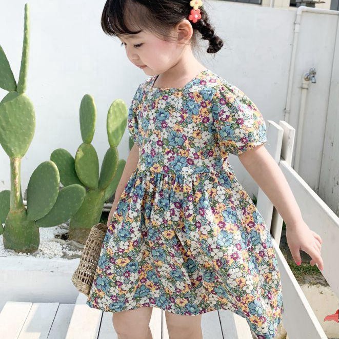  Gaun  Casual Model  Princess dengan Motif Floral dan Hiasan 