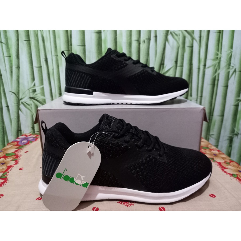 Sepatu Sneakers Casual DIADORA Valerio Original