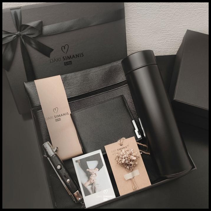 

Premium For Him Box - Hadiah Pacar - Kado Ulang Tahun Pria- Box Hadiah