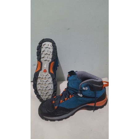 Sepatu gunung pria QUECHUA MH500