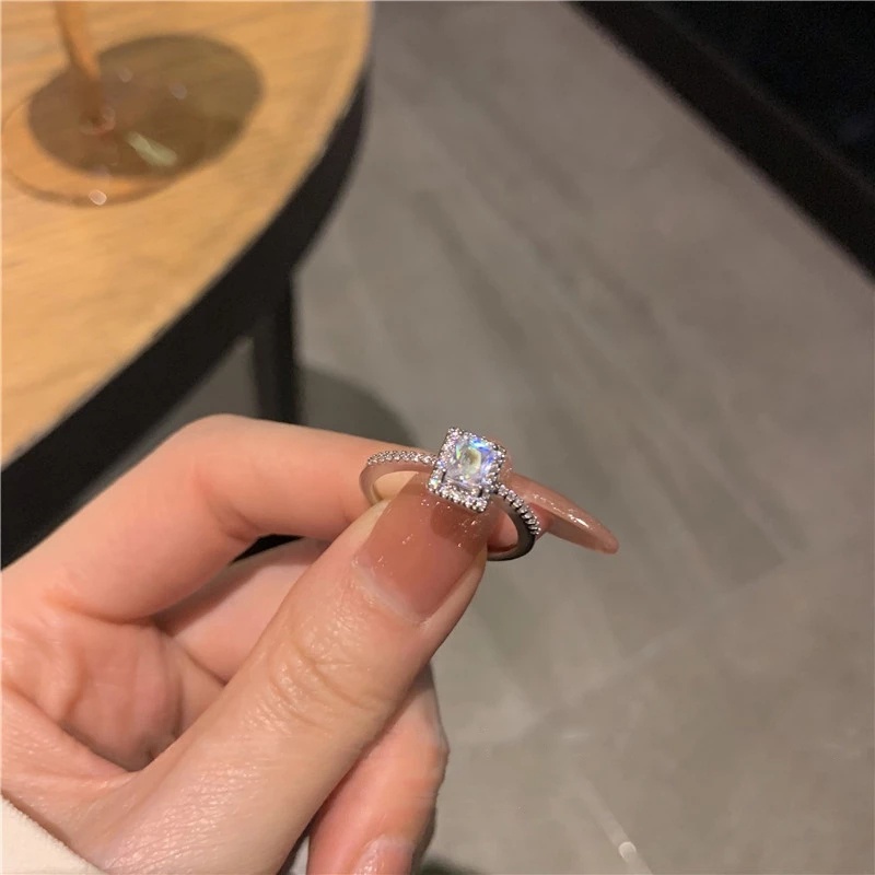 Cincin Wanita Model Terbuka Bentuk Kotak Hias Kristal Gaya Korea Adjustable Untuk Pesta / Hadiah