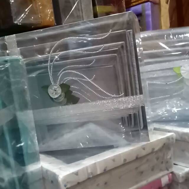 Kotak seserahan Mika