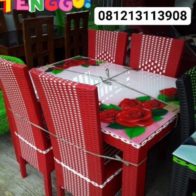 MEJA MAKAN ROTAN PLUS KACA