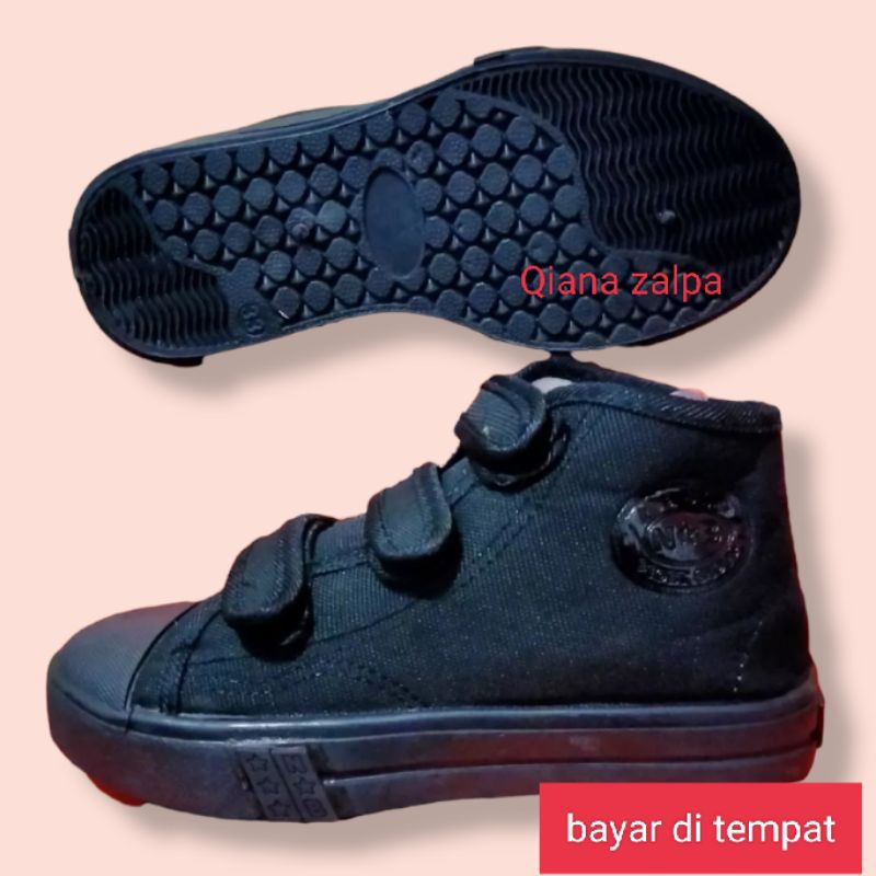 sepatu prepet sekolah SD/SMP. terlaris nyaman di kaki bahan nya empok enak di pakek