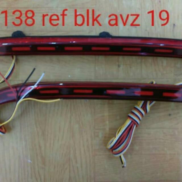 Lampu reflektor belakang avanza 2019