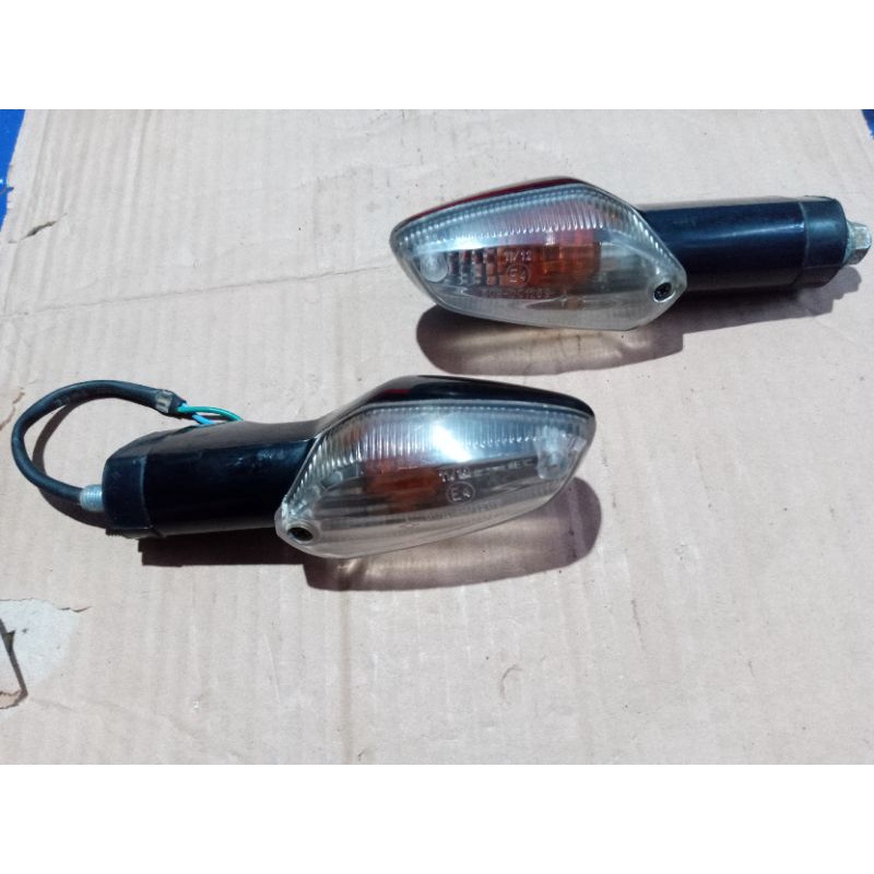 lampu sein honda cbr 150 sepasang original