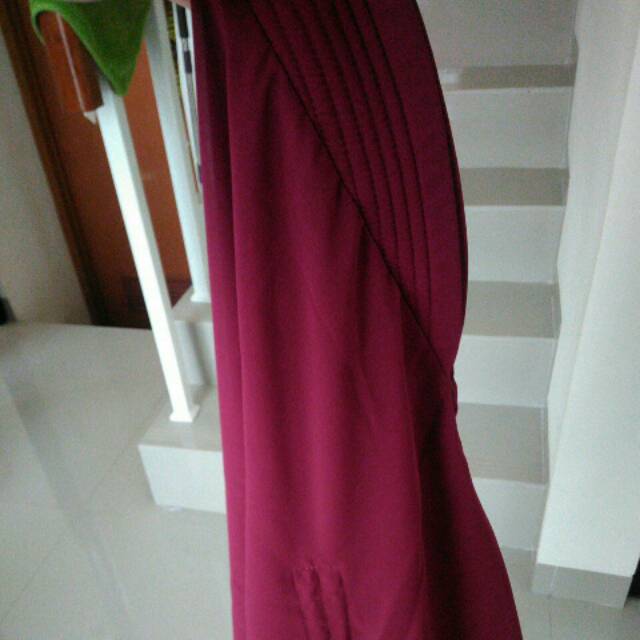 Khimar shazfaromesa warna burgundy