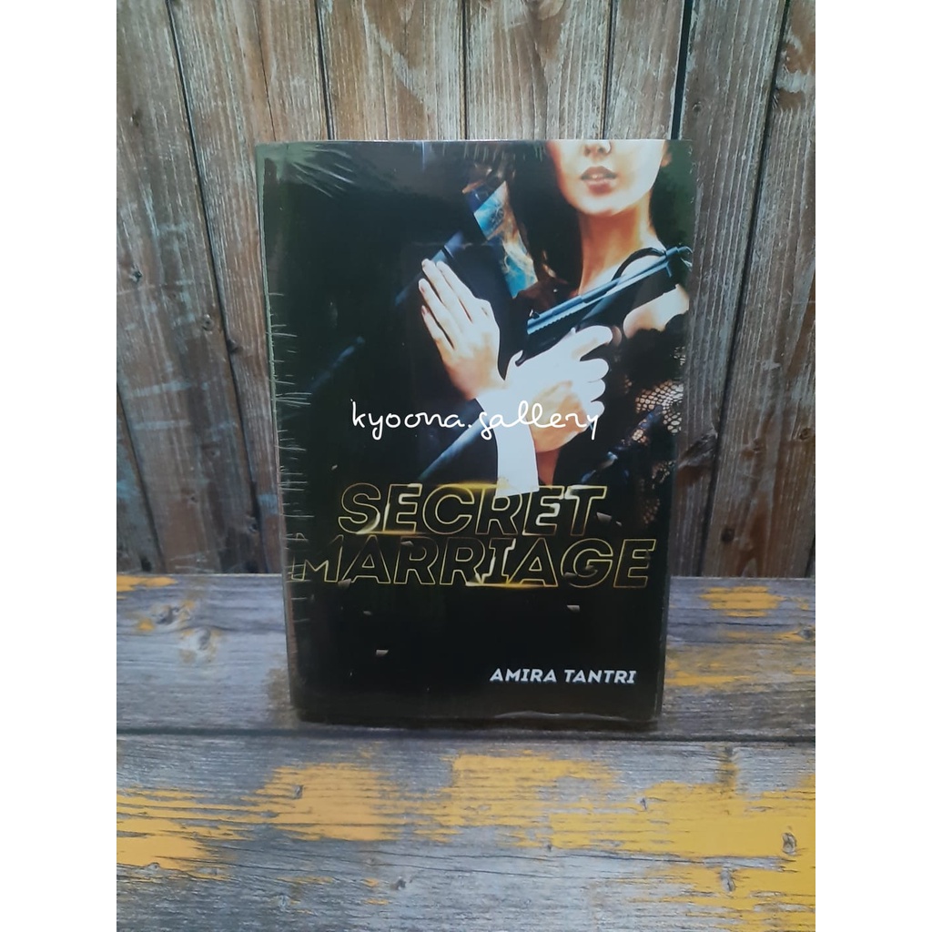 Novel Secret Marriage by Amira Tantri