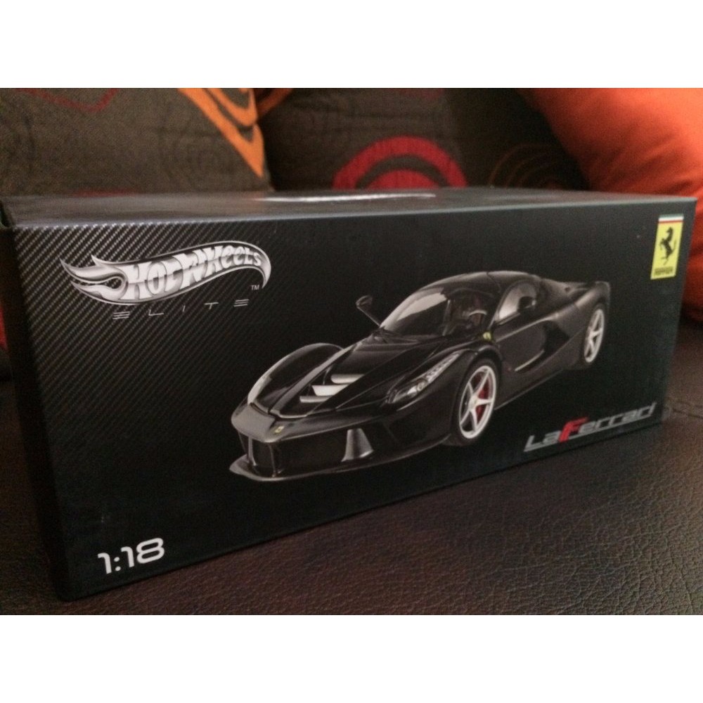 Diecast skala 18 Hot Wheels elite Ferrari LaFerrari Black with carbon roof
